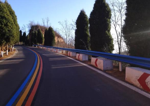 河南首条“彩虹公路”亮相三门峡