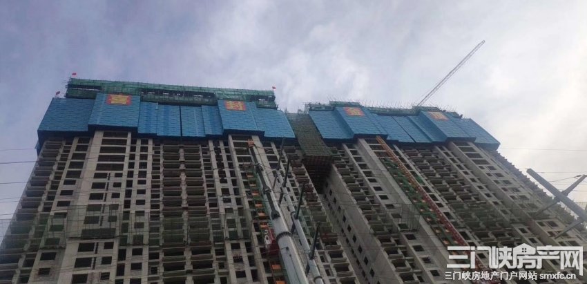 三门峡：天鹅湖印象12号楼、15号楼喜封金顶